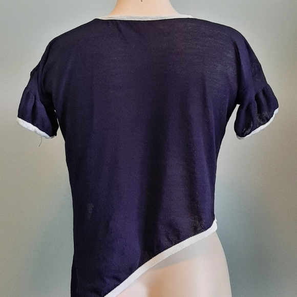 🅱️🅾️G🅾️ Asymmetrical sheer top in navy blue and white trim - Picture 3 of 5